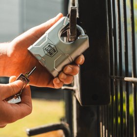 Smith & Locke Steel Water-Resistant Closed Shackle Padlock