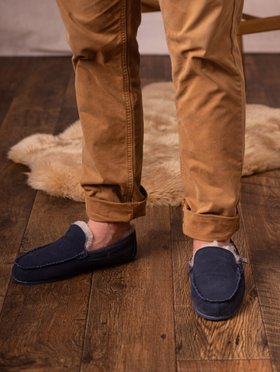 Men’s Sheepskin Slip-On Moccasins in Navy