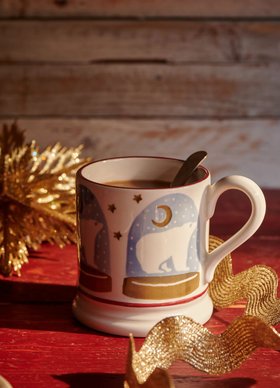 Polar Bear Snow Globe 1/2 Pint Mug