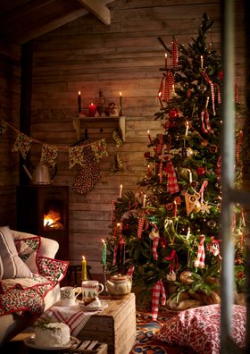 Emma Bridgewater Christmas scenes Christmas stars & Bring in the Green quilts, bunting, stockings