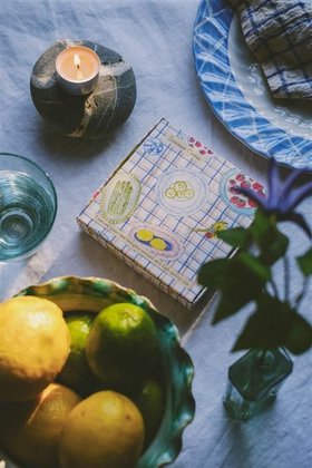 HEAVEN SCENT TEALIGHT ILLUSTRATED SARAH PETTITT SUMMER CITRUS LIMELEAF GINGER (Medium)