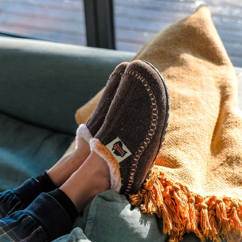 Gumbies Ossa Low Chocolate & Cream Slippers