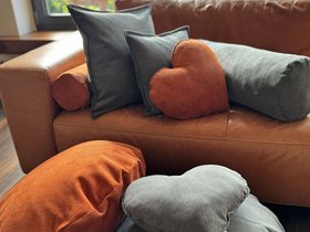 Herzkissen gefüllt ca. 35x40 cm Cord-Samt Deko Formkissen beties "HYggelig No.1"