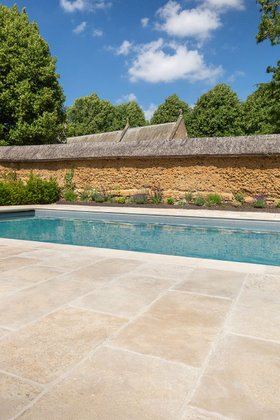 Sorrento® Aged Tumbled Limestone Paving