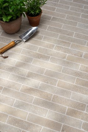 Montpellier Sable Rustic Edge Porcelain Cobbles