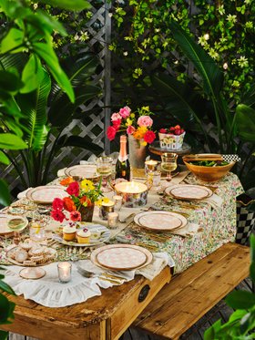 MacKenzie-Childs Outdoor hosting