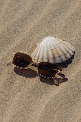 IOLLA X CLÒIMH 001 in Vanilla Crystal with classic brown lenses