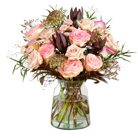 Bloom & Wild  - The Oshani £80 - Christmas Bouquet