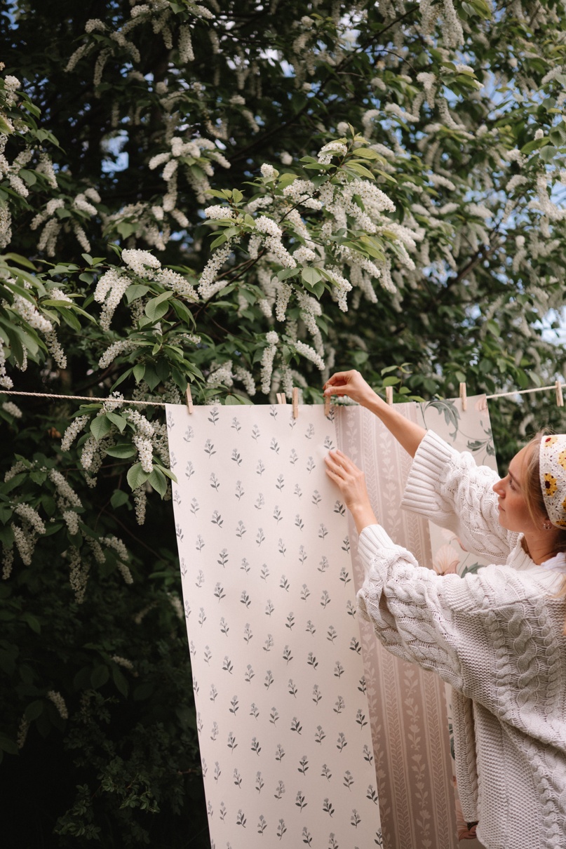 Dainty floral pattern light - Wallpaper