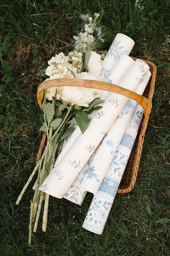 Dainty Floral Pattern - Wallpaper