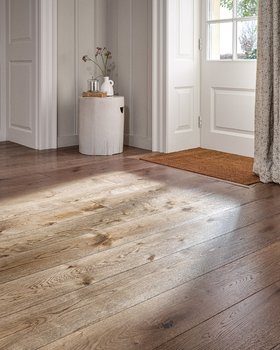 Broadleaf Textured Worn Oak Plank Flooring