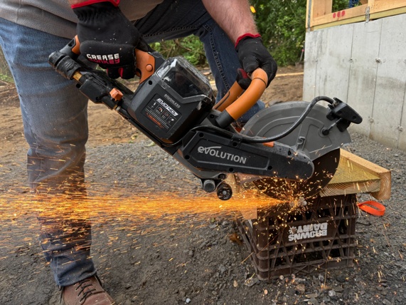 R260DCT-Li Cordless 260mm Disc Cutter With Automatic Water-Fed Dust Suppression and Premium Thin Kerf Diamond Blade