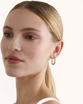 Oval Seamless Huggie Hoop Earrings in Gold
