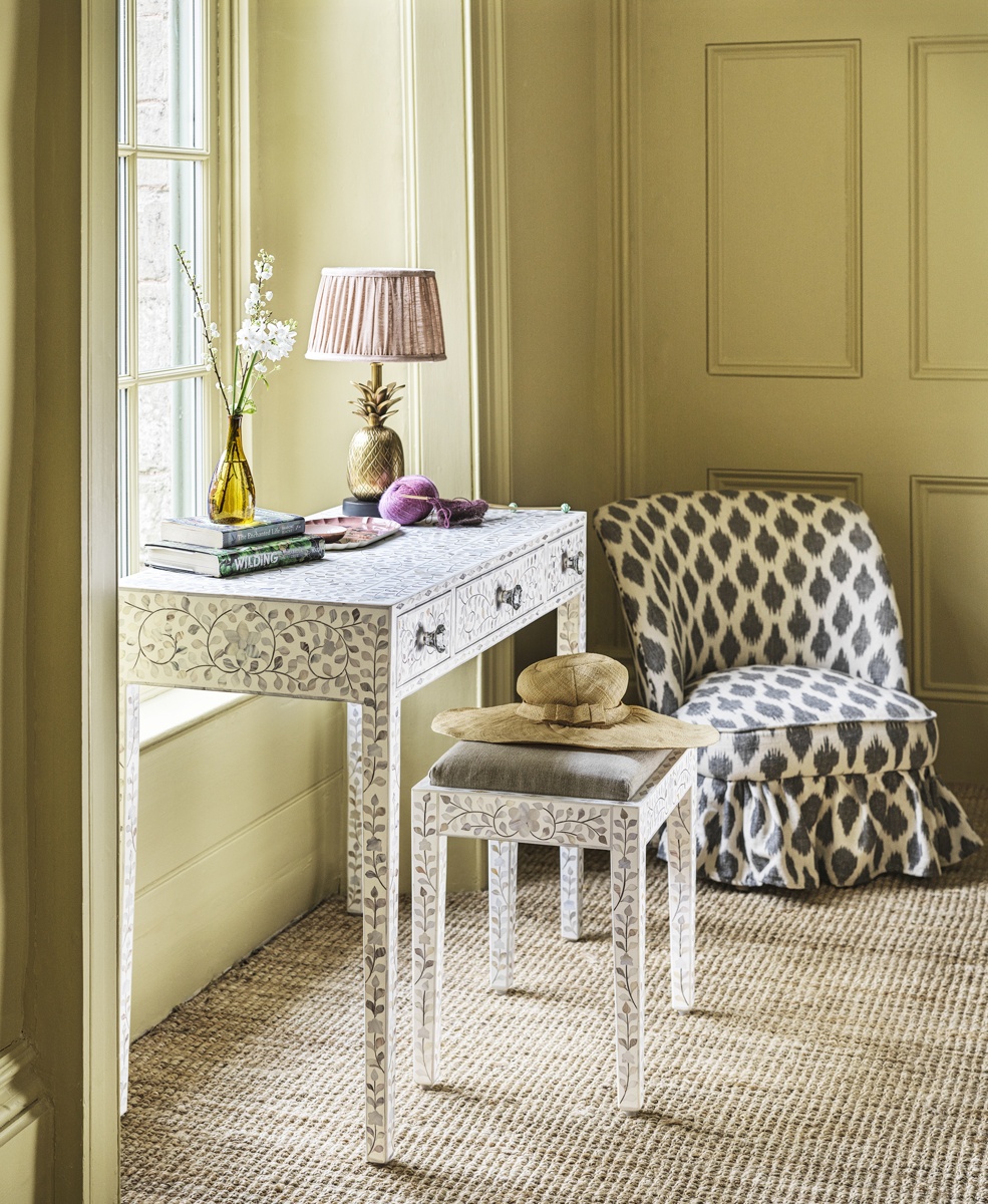 Maxi White Mother of Pearl Dressing Table