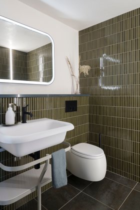 Biyusai Border In Moss Green - Dublin Hanover Penthouse @realm.ie -  @donalmphotography