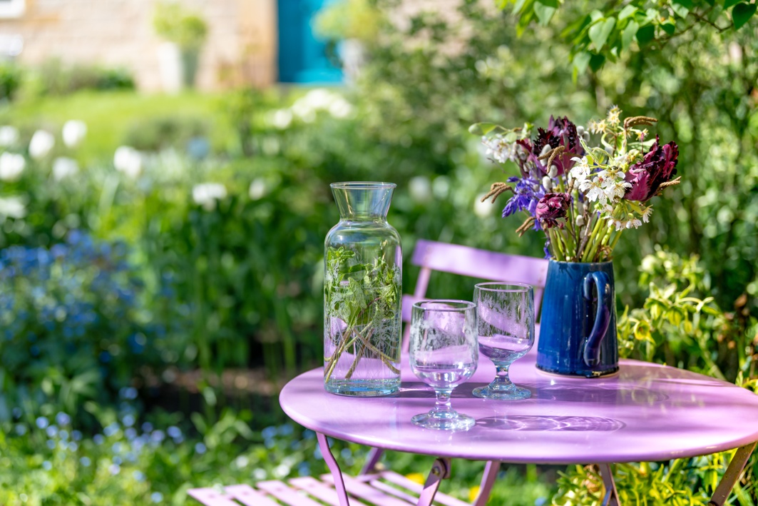 Floral Carafe & Bistro Glass Set / Emma Britton Decorative Glass Designer