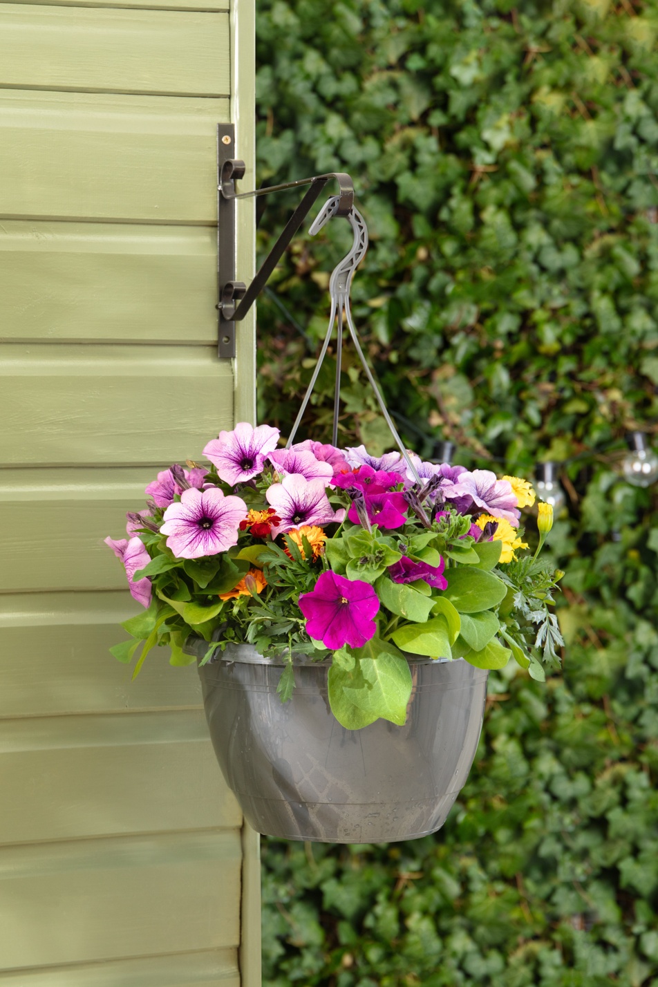 Spring Hanging Pots Lifestyle
