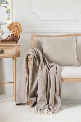 French_Bedroom_Cashmere Throw in Latte_£165
