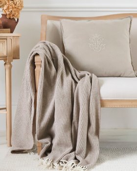 French_Bedroom_Cashmere Throw in Latte_£165