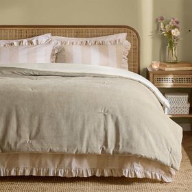 French Bedroom_Belle Nuit Tufted Velvet Oatmeal Bedspread_£140