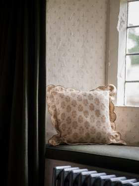 French_Bedroom_Scalloped Handblock Natural Linen Cushion_£60