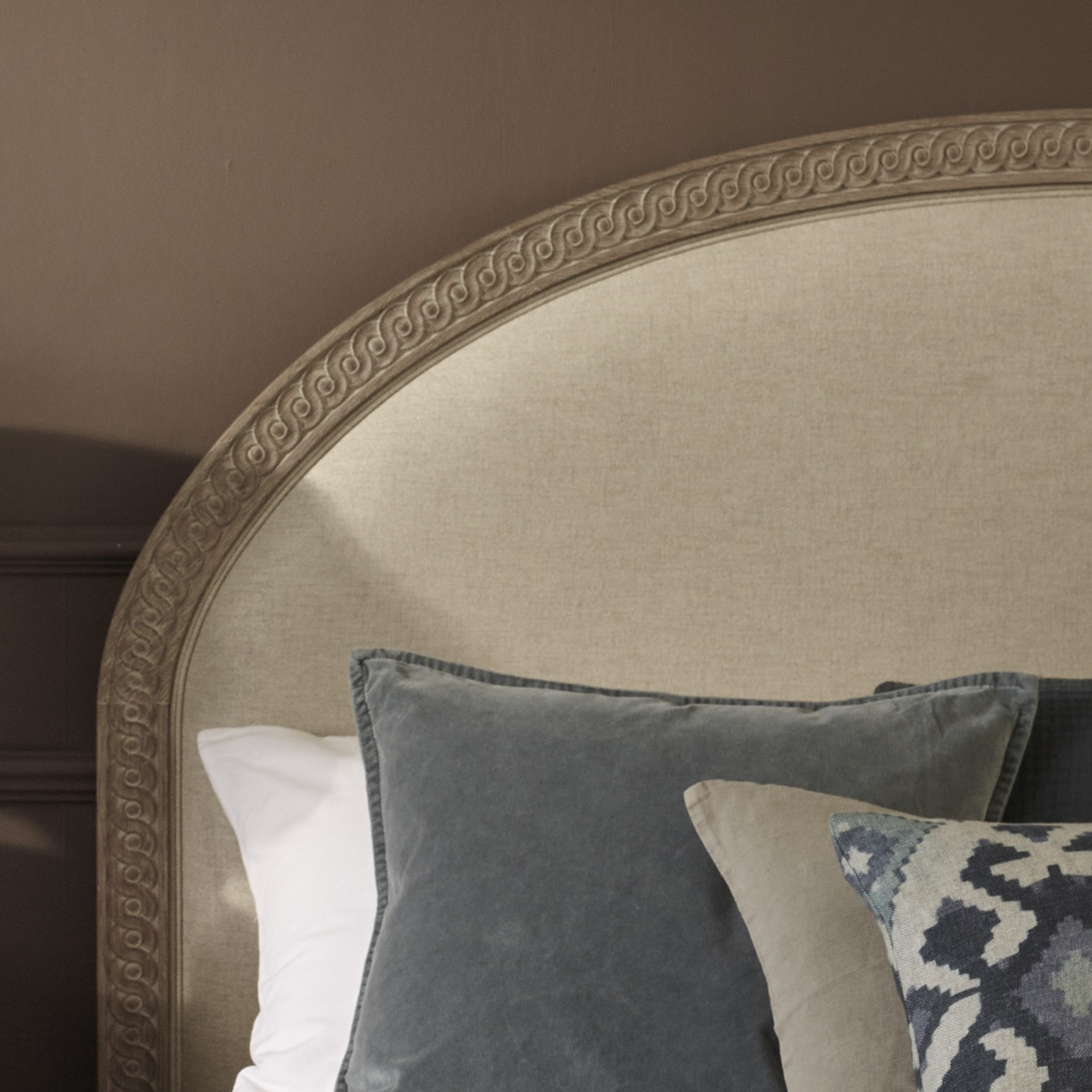 Douceur Carved Upholstered Bed