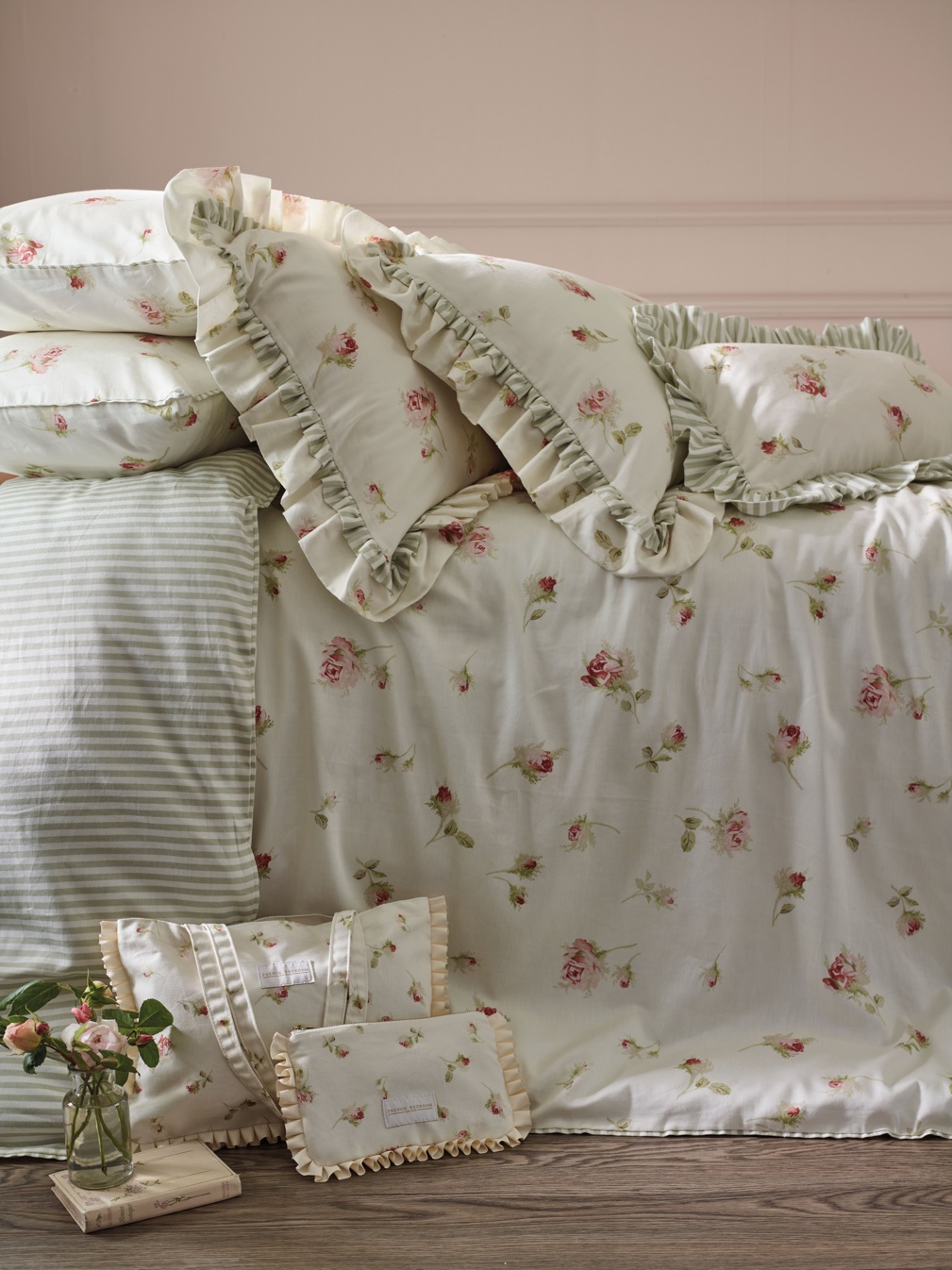French_Bedroom_Nostalgic Rose Bed Linen Set_£95