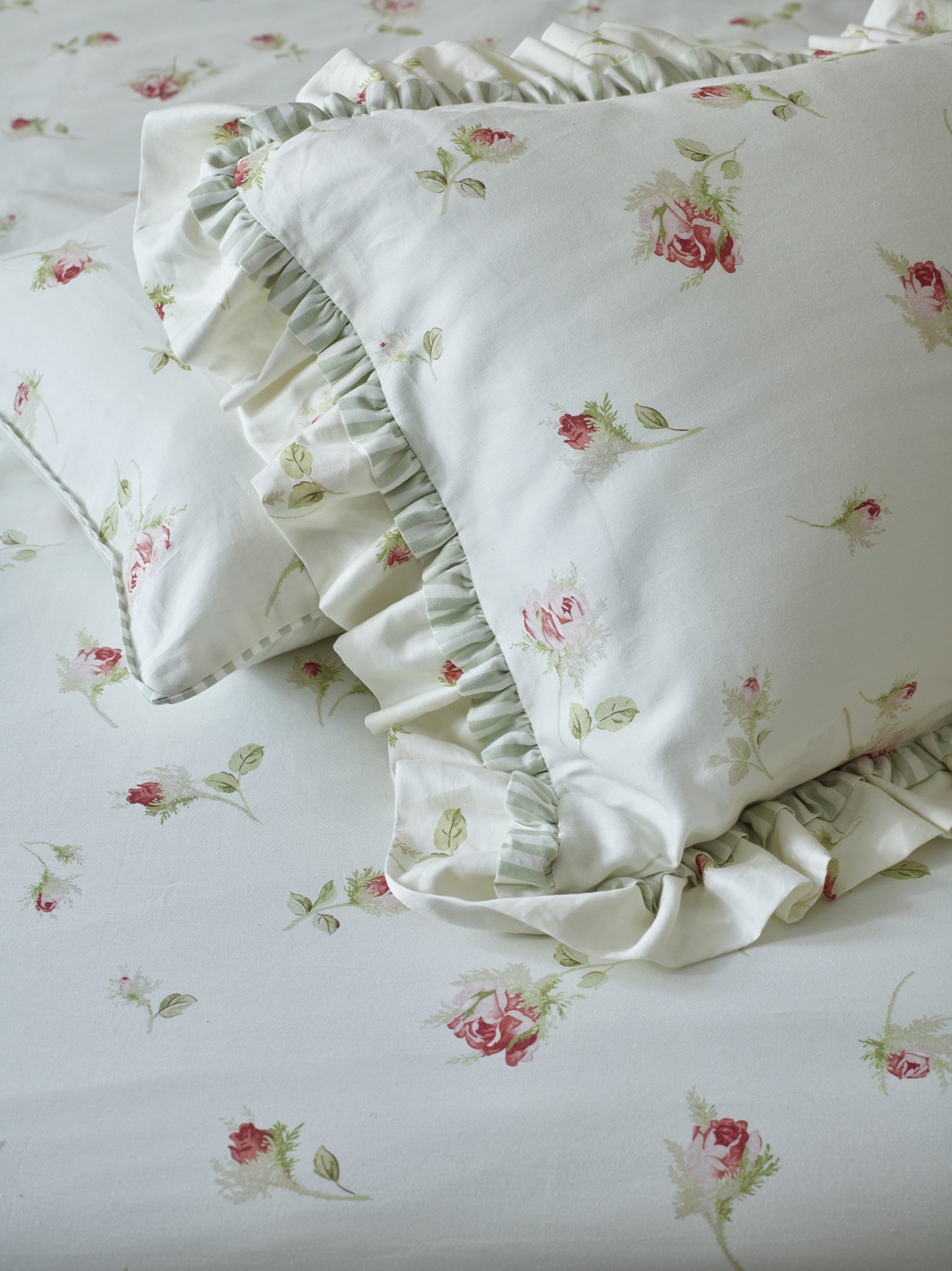 French Bedroom_Nostalgic Rose Bed Linen Set_£95