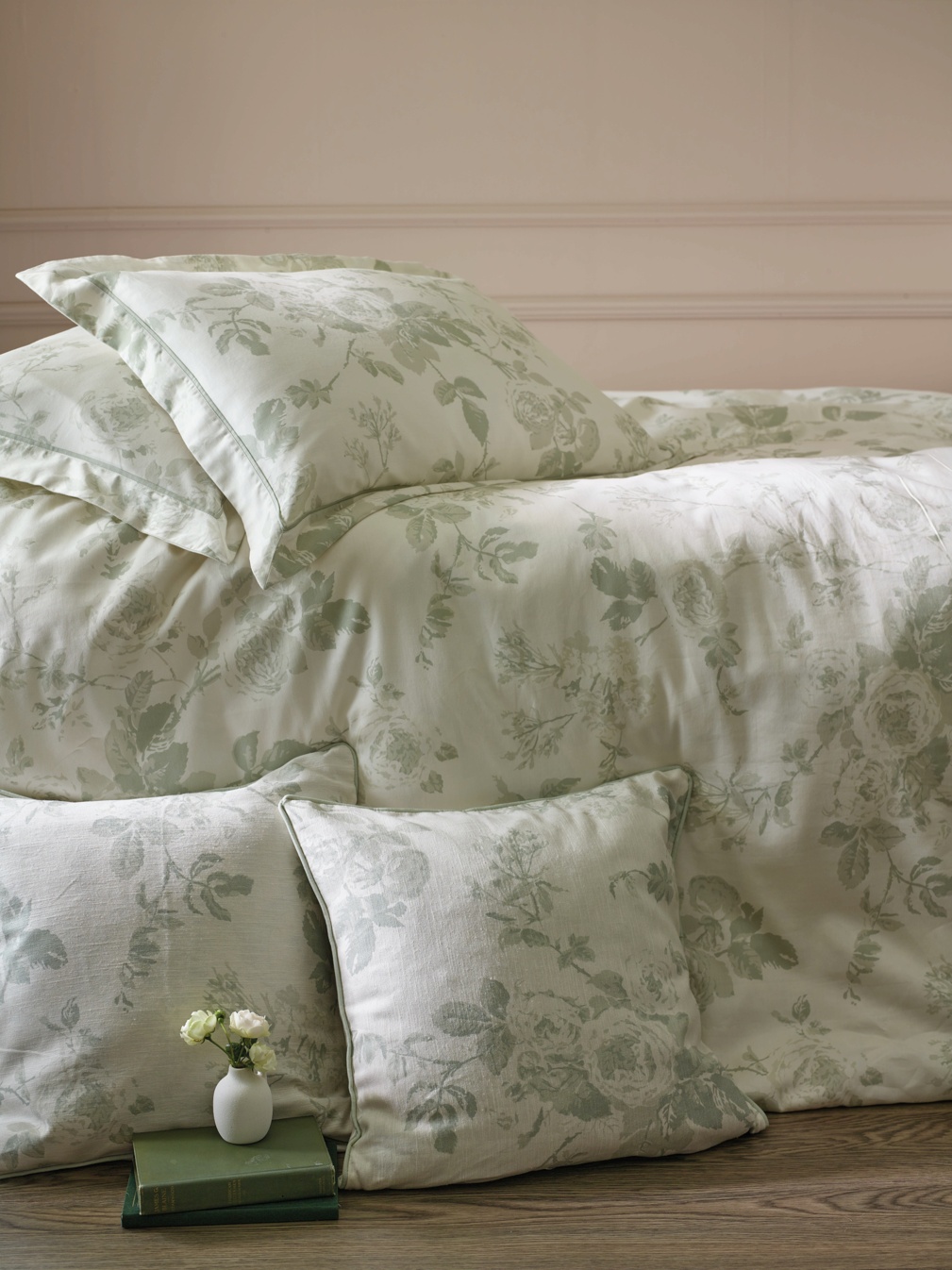 French Bedroom_Tumbling Roses Bed Linen Set_£85
