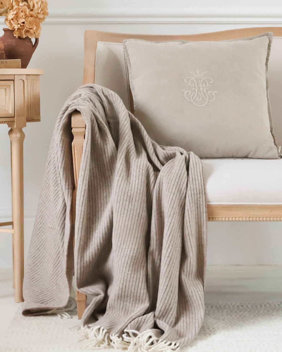 French_Bedroom_Cashmere Throw in Latte_£165