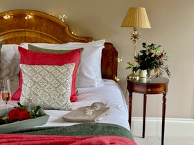Kendal Herringbone Red Soft Merino Wool Blanket - Christmas Image - Red & Forest Green