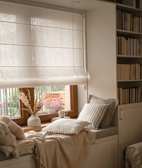 Zarte Raffrollos aus Leinen