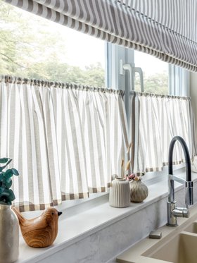 Scheibengardinen im leichten Landhausstil