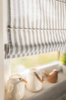Charmanten Raffrollos im modernen Landhausstil