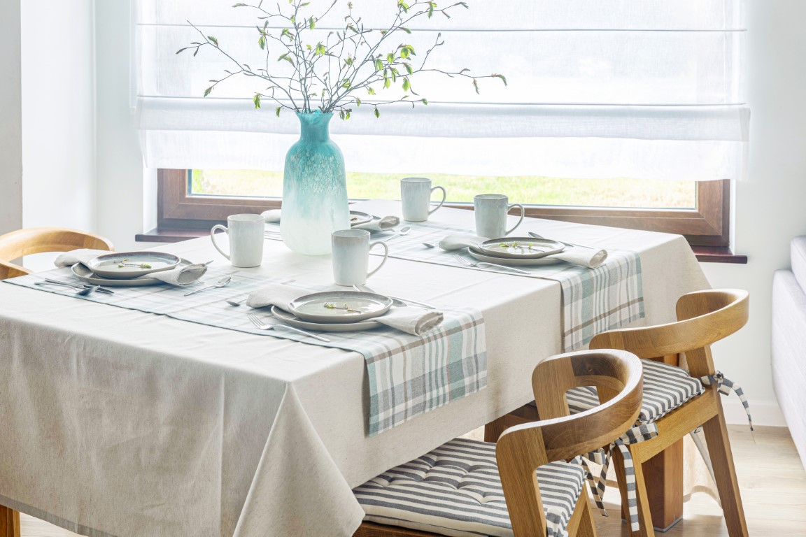 Tischdecke, Tischläufer in hellen Farben