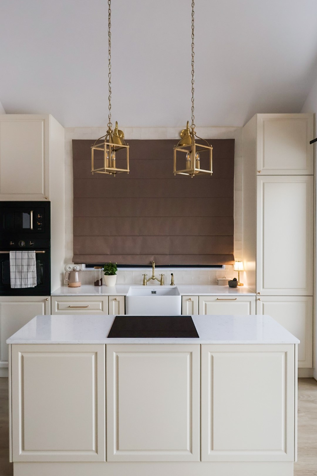 Roman blind mocha mousse