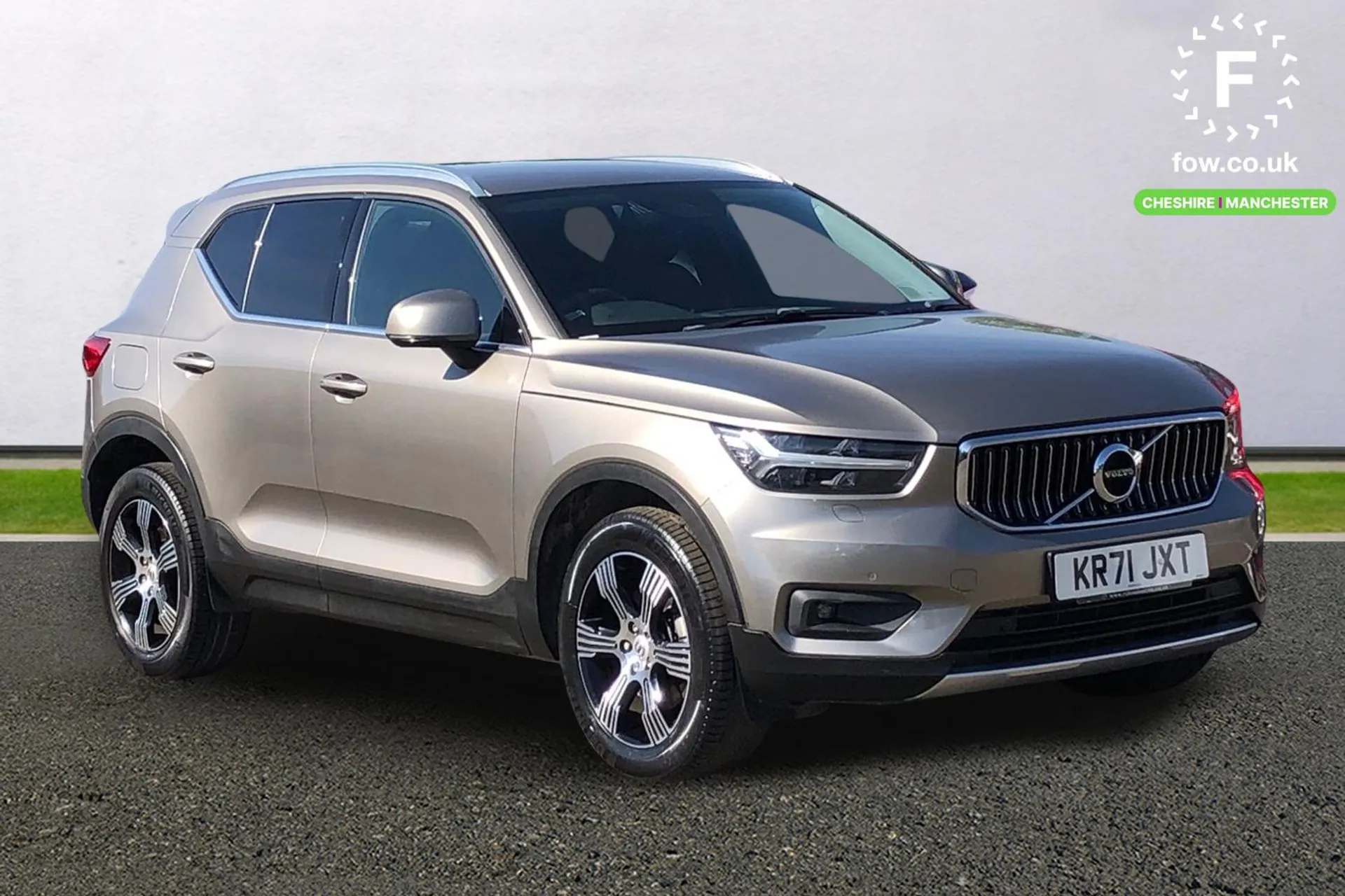 2022 VOLVO XC40 for sale
