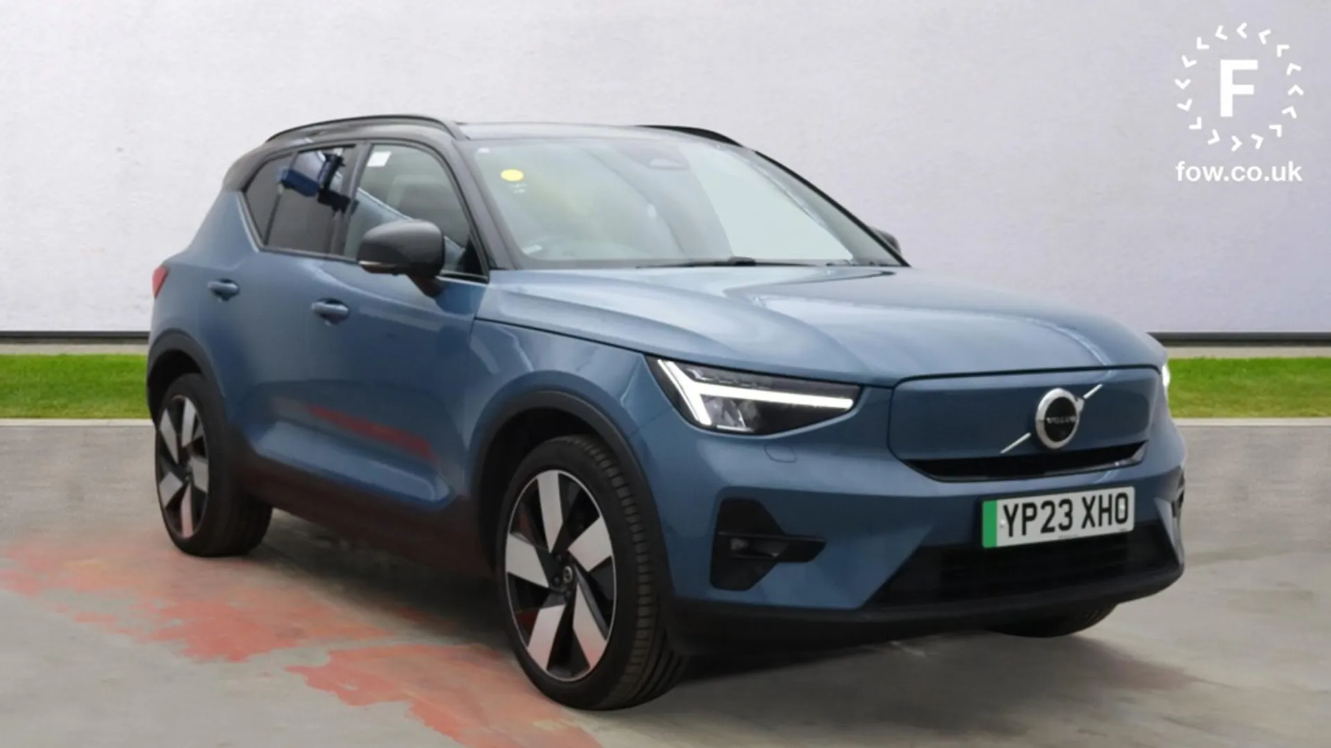 2023 VOLVO XC40 for sale