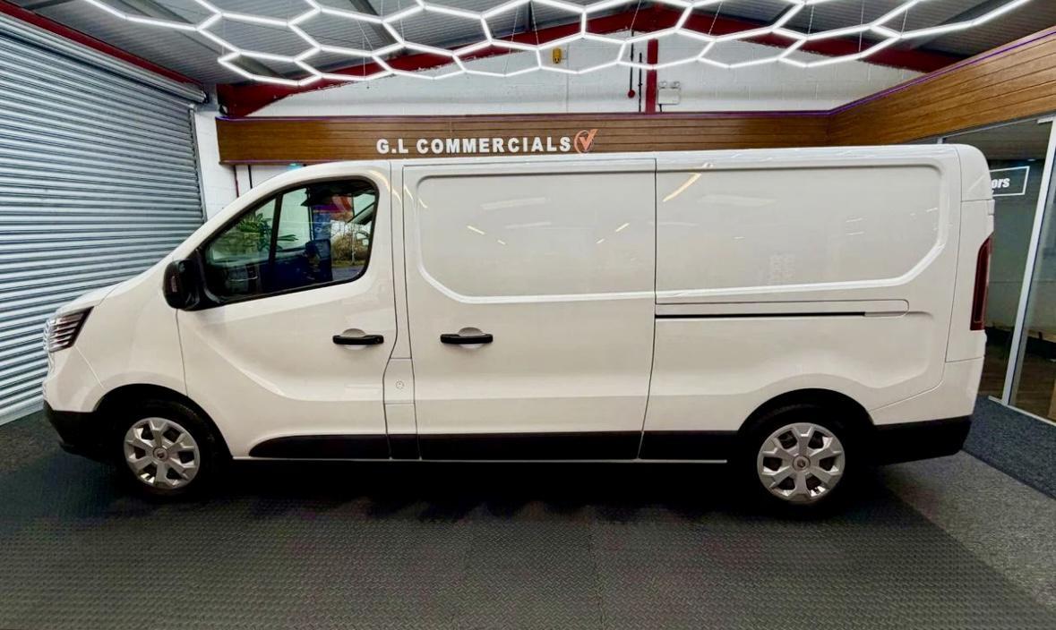 2023 RENAULT TRAFIC for sale