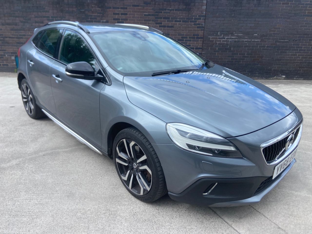 2019 VOLVO V40 CROSS COUNTRY for sale
