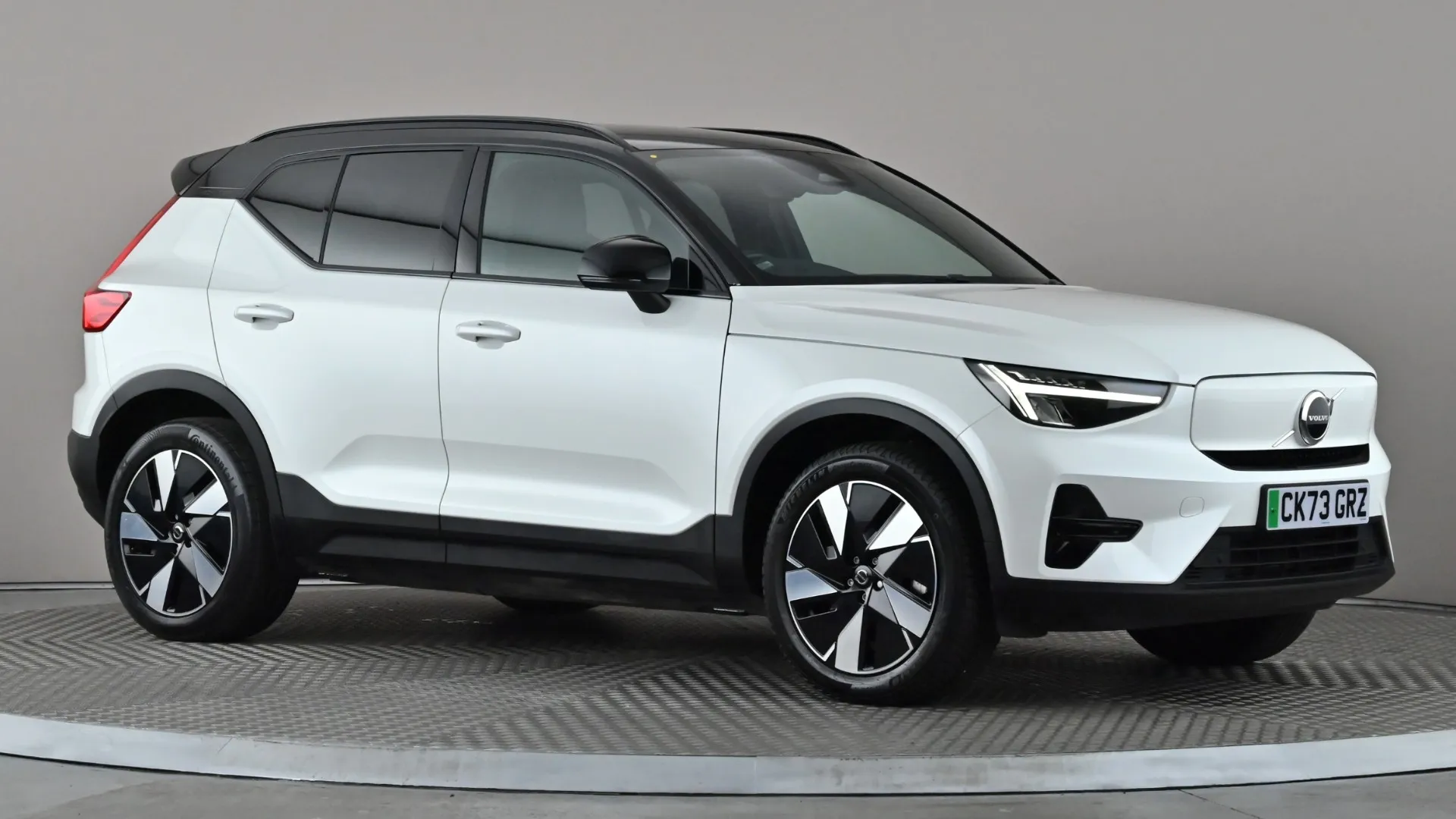 2023 VOLVO XC40 for sale