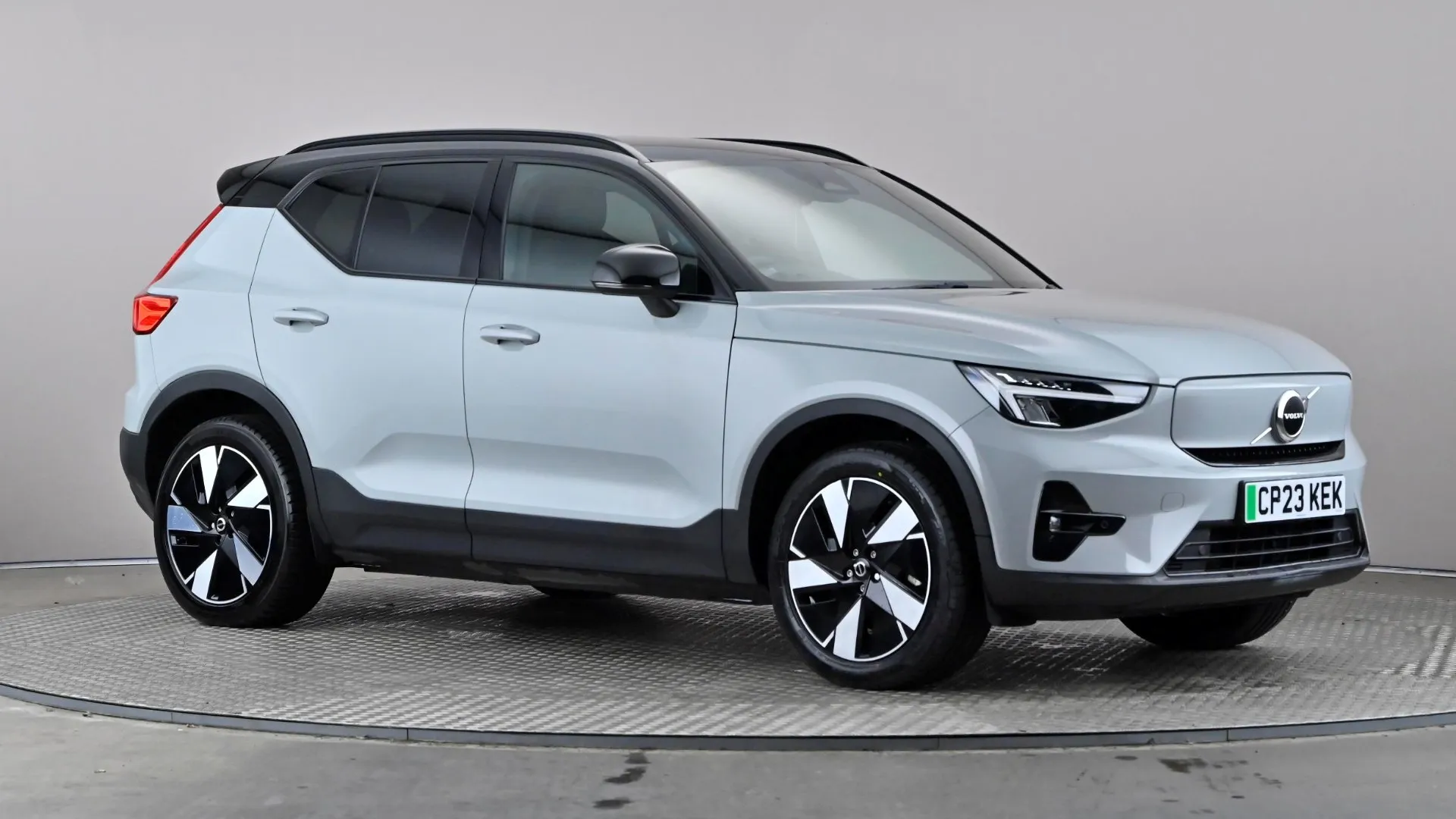 2023 VOLVO XC40 for sale