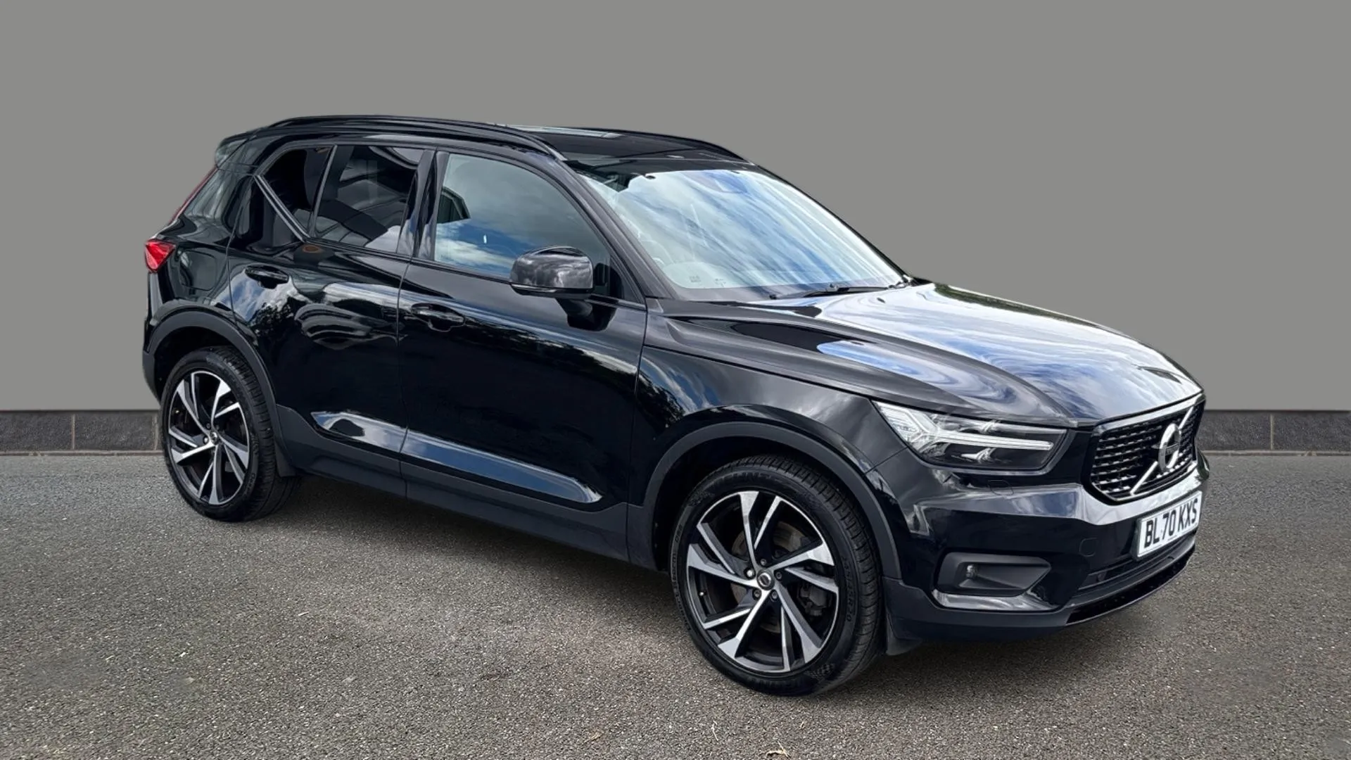 2021 VOLVO XC40 for sale