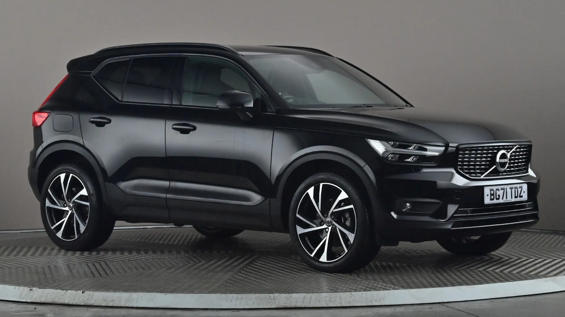 2021 VOLVO XC40 for sale