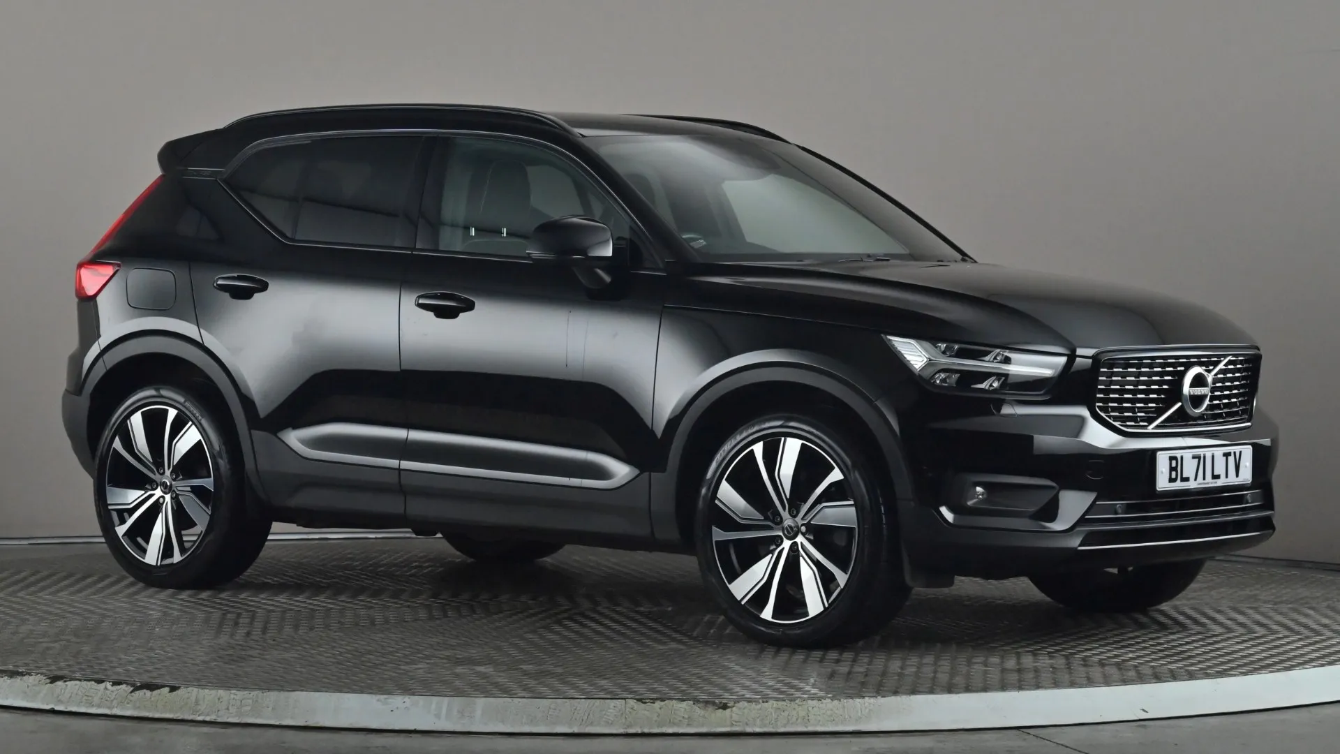 2022 VOLVO XC40 for sale