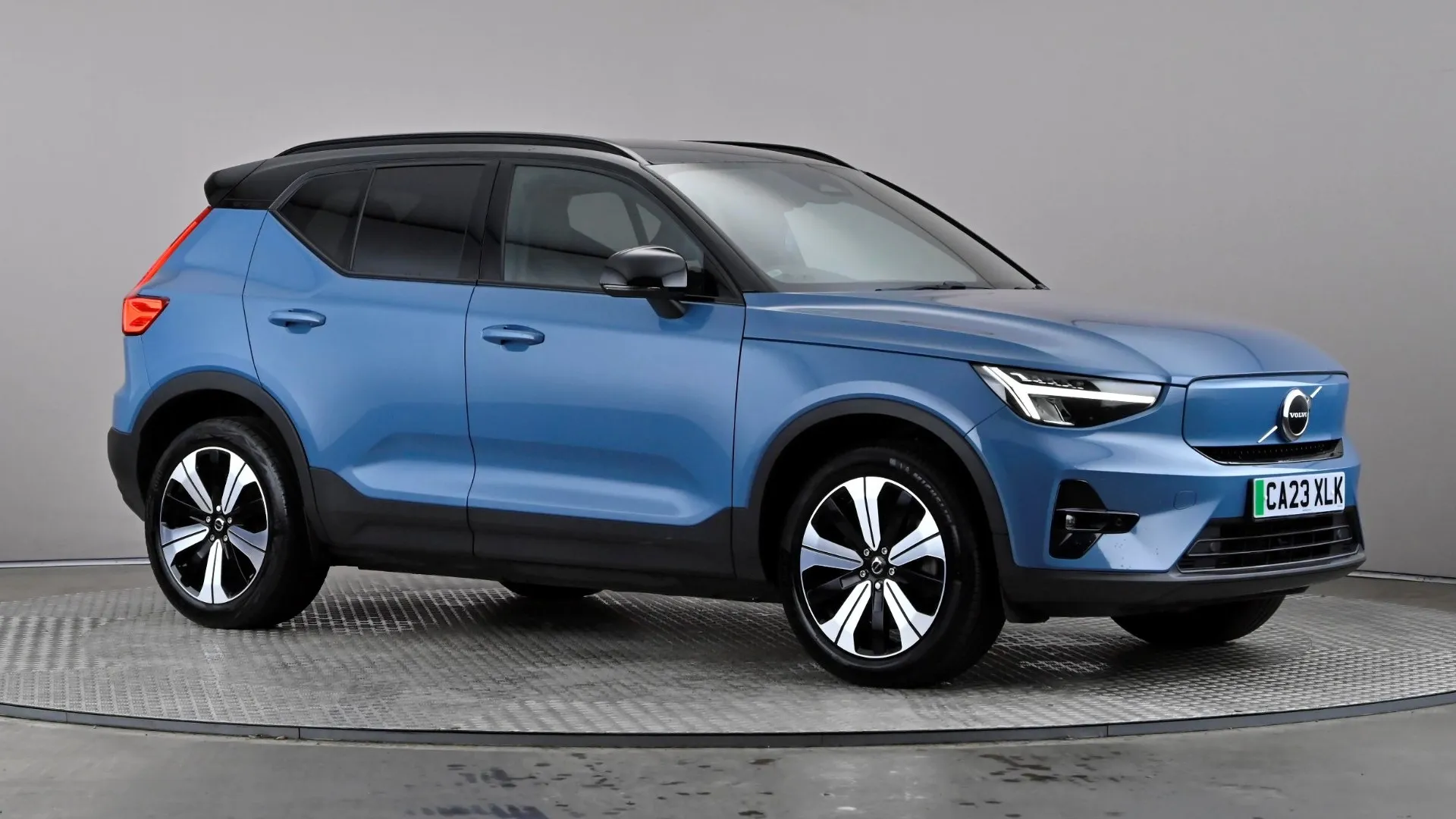 2023 VOLVO XC40 for sale