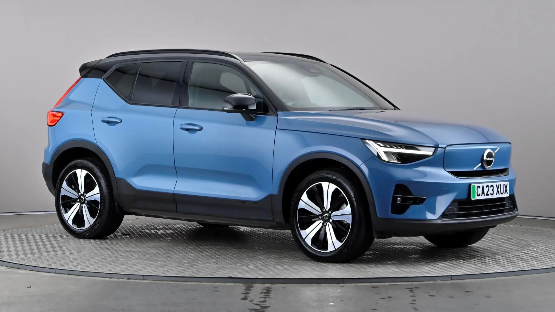 2023 VOLVO XC40 for sale