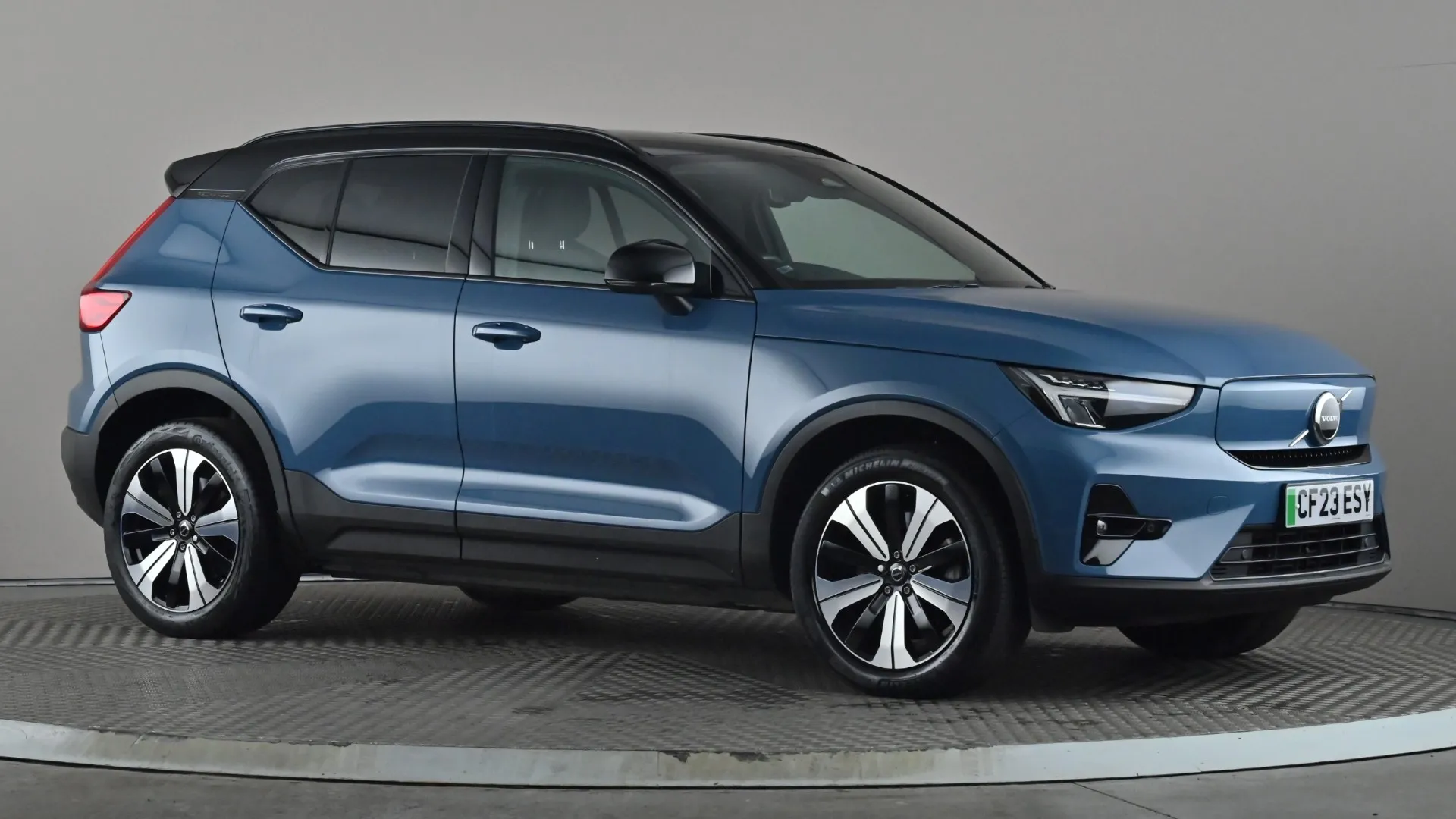 2023 VOLVO XC40 for sale