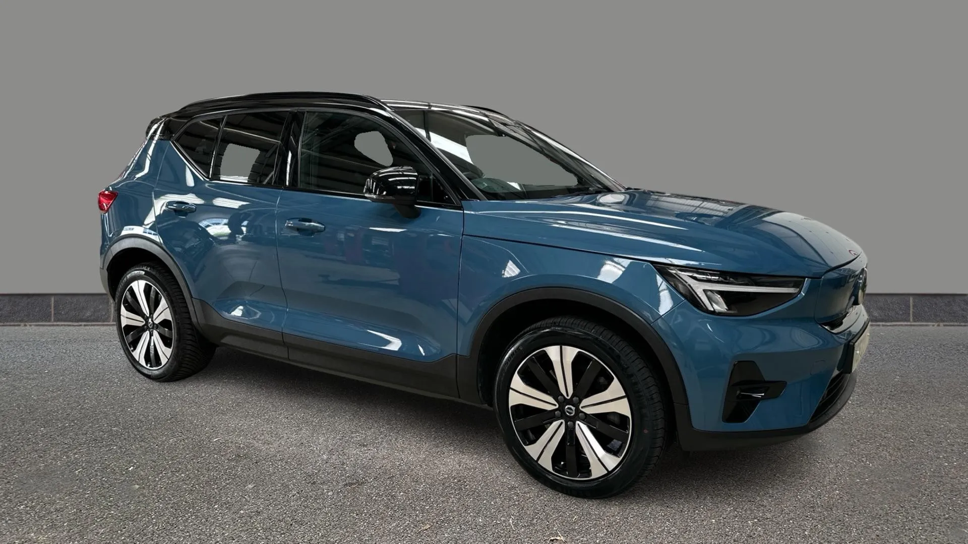 2023 VOLVO XC40 for sale