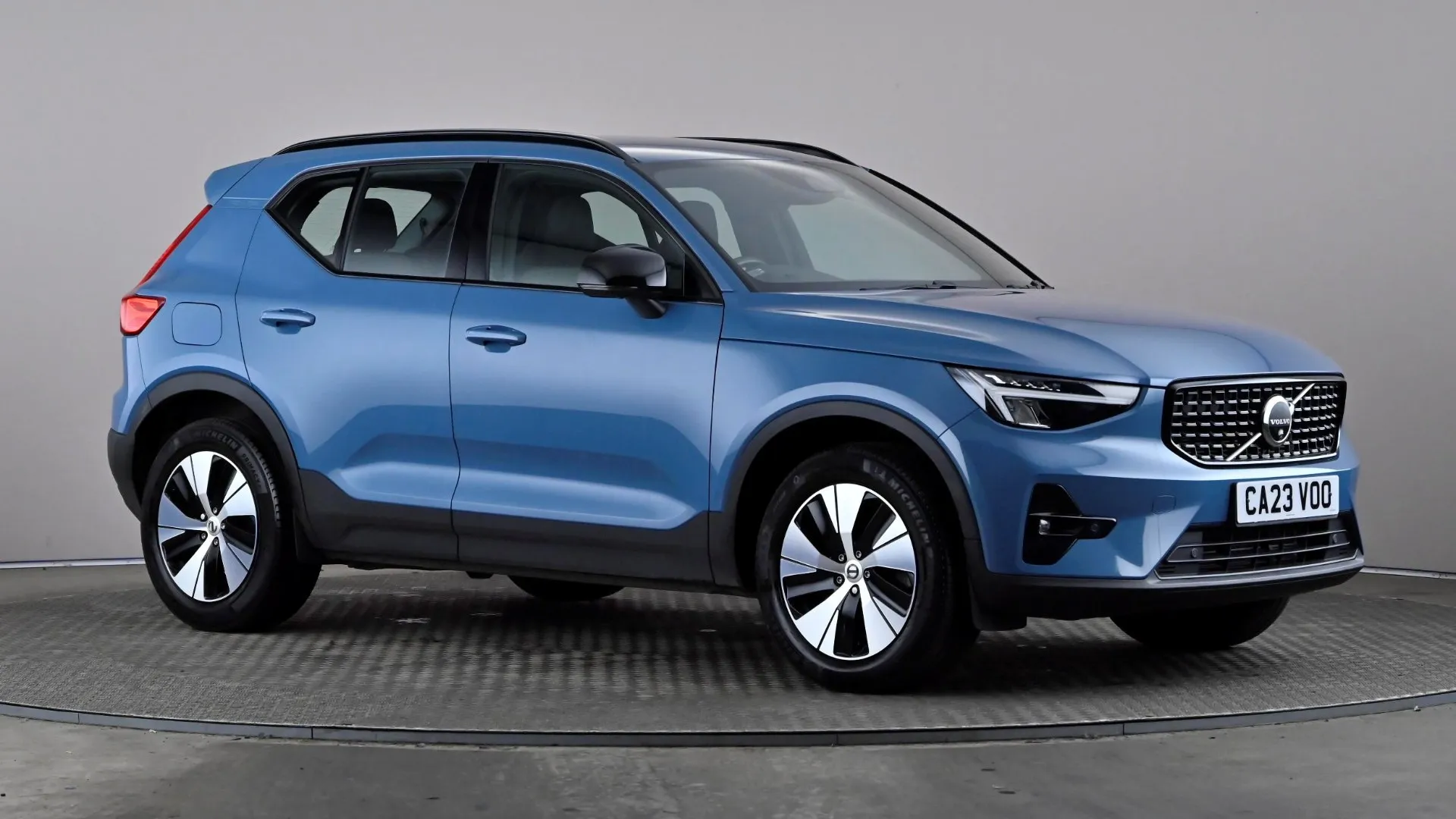 2023 VOLVO XC40 for sale